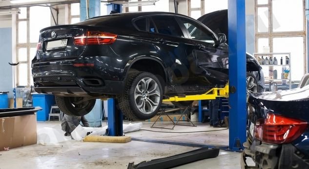 Ja se si BMW shkatërron veturat e pashitura