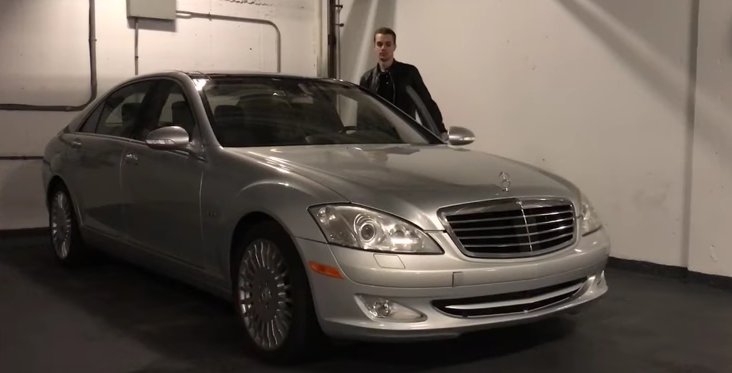 Bleu Mercedesin e prishur për 4.500 dollarë por që i kushton 160 mijë, shikoni si e ka rregulluar