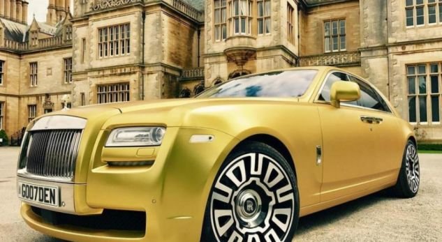 Rolls-Royce Ghost ngjyrë ari që kushton ‘vetëm’ 15 Bitcoin