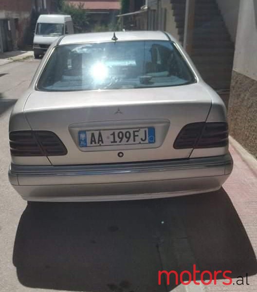 2000 Mercedes-Benz 200 in Korce, Albania - 2