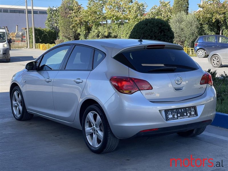 2010 Opel Astra in Durres, Albania - 2