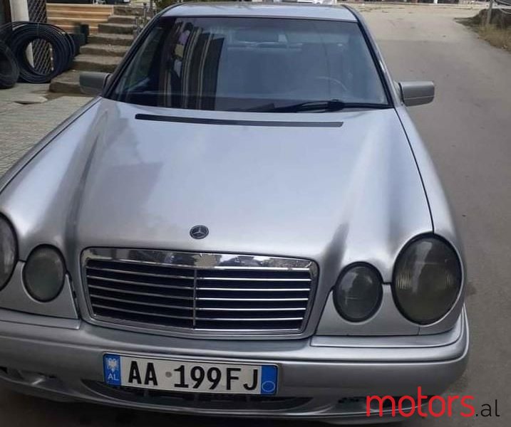 2000 Mercedes-Benz 200 in Korce, Albania
