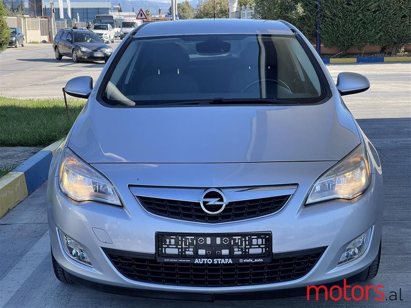 2010 Opel Astra in Durres, Albania