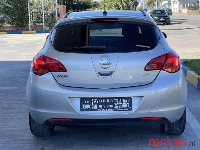 2010 Opel Astra in Durres, Albania - 5